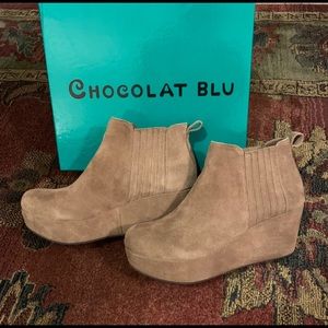 Chocolat Blu Walden Suede Wedge